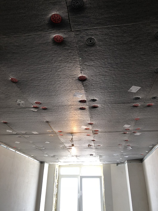 Влияние материала дома на шумоизоляцию потолка в квартире